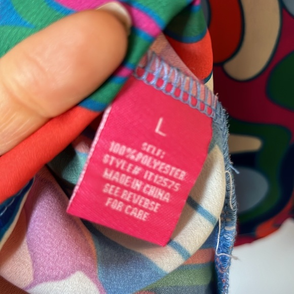 Classic $70 runway style colorful poly top with fabric covered buttons - Picture 6 of 7